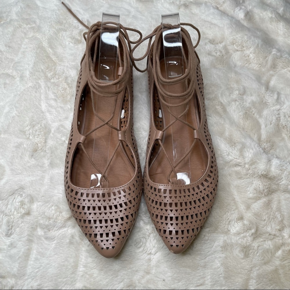 Mossimo Women’s Laser Cut Pointed Toe Shoe
